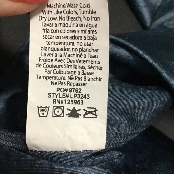 Beyond Yoga Lux High Waist Leggings in Distressed Navy. - Picture 11 of 12